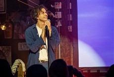 Escena de Whitmer Thomas: el chico dorado