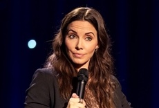 Escena de Whitney Cummings: soy tu novia