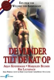 De vlinder tilt de kat op gratis