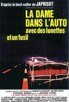 La dame dans l'auto avec des lunettes et un fusil en ligne gratuit