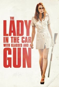 La dame dans l'auto avec un fusil et des lunettes on-line gratuito