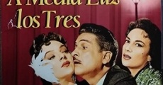 A media luz los tres (1958) stream