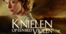 Película Knielen op een bed Violen